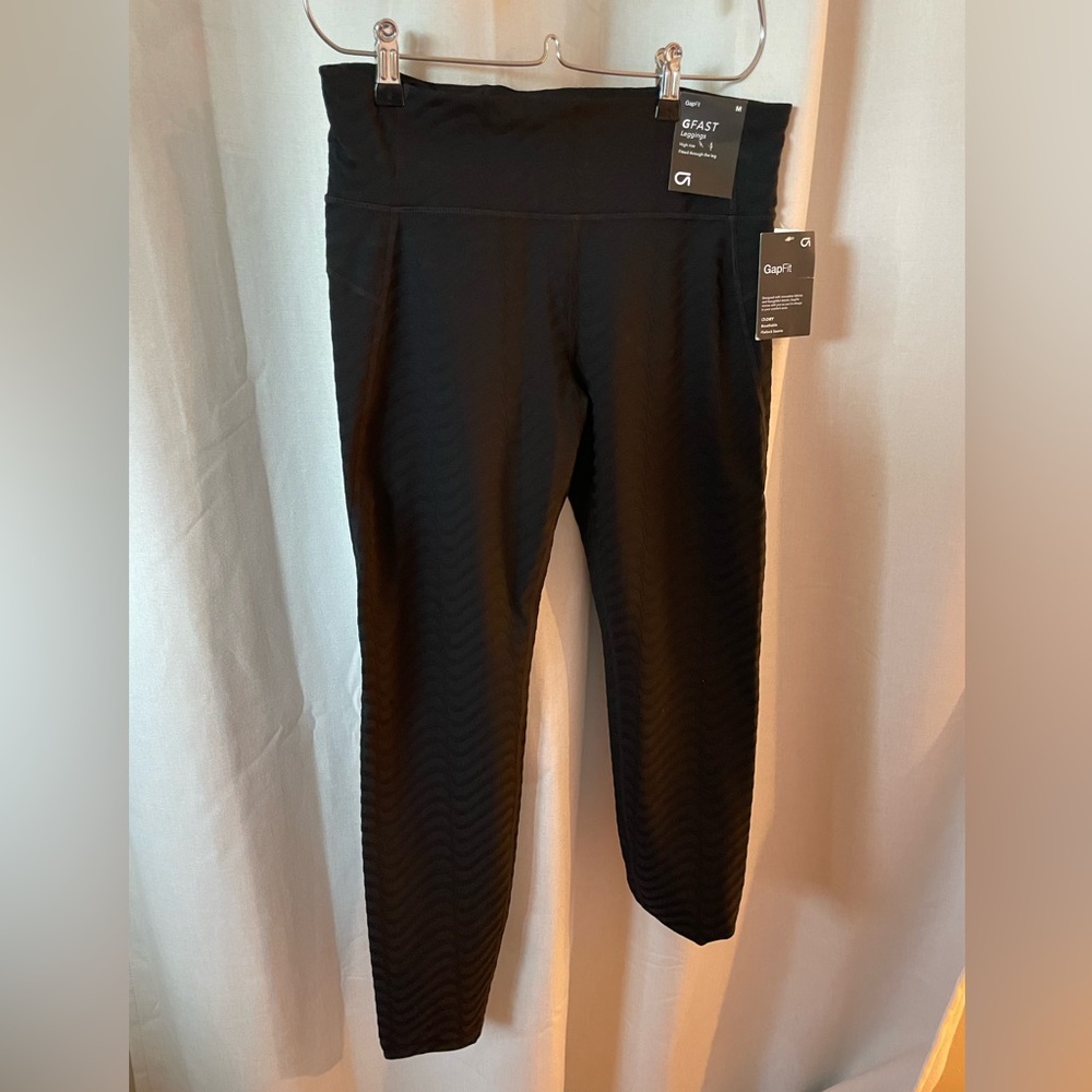 NWT black capris